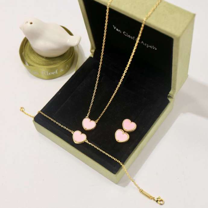 Picture of Van Cleef Arpels Sets _SKUVanCleef&Arpelssuits12108616588